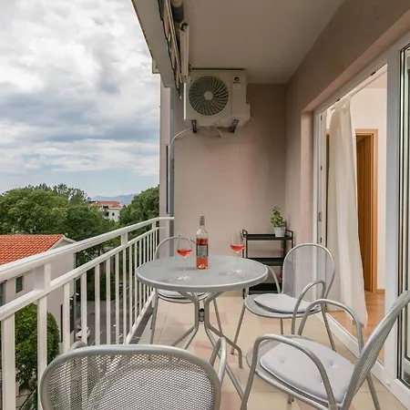 Apartment Mar18
