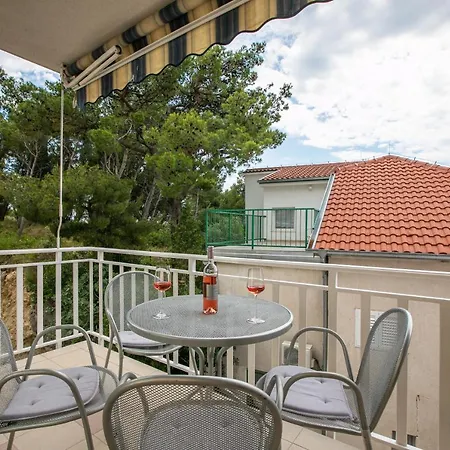 Mar18 - With Private Garage Lägenhet Makarska