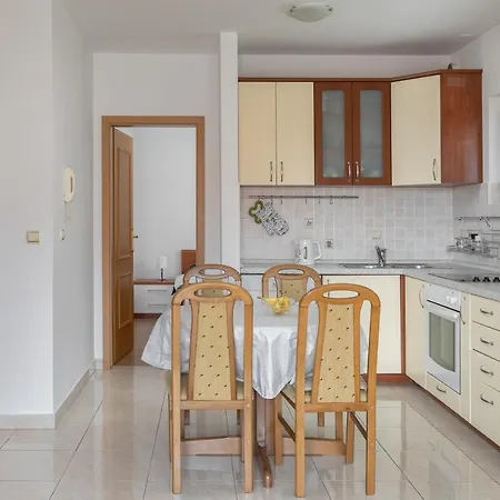 Apartament Mar18 - With Private Garage *