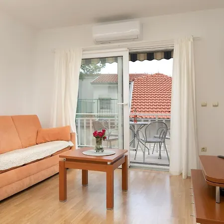 Mar18 - With Private Garage Apartament Makarska