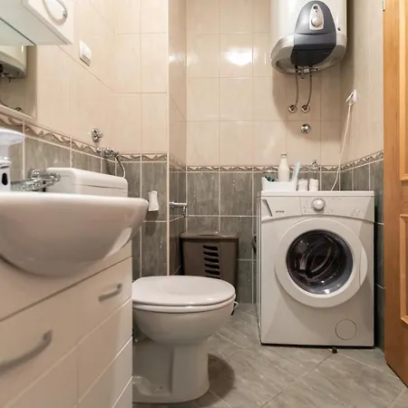 Mar18 - With Private Garage Apartment *
