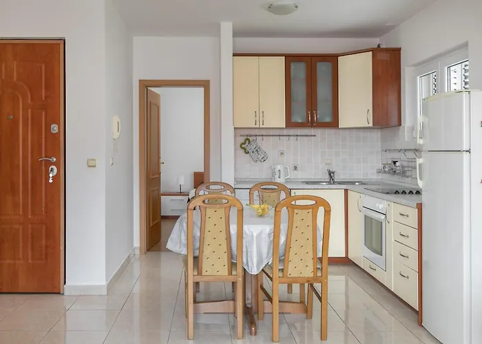 Apartament Mar18 - With Private Garage *