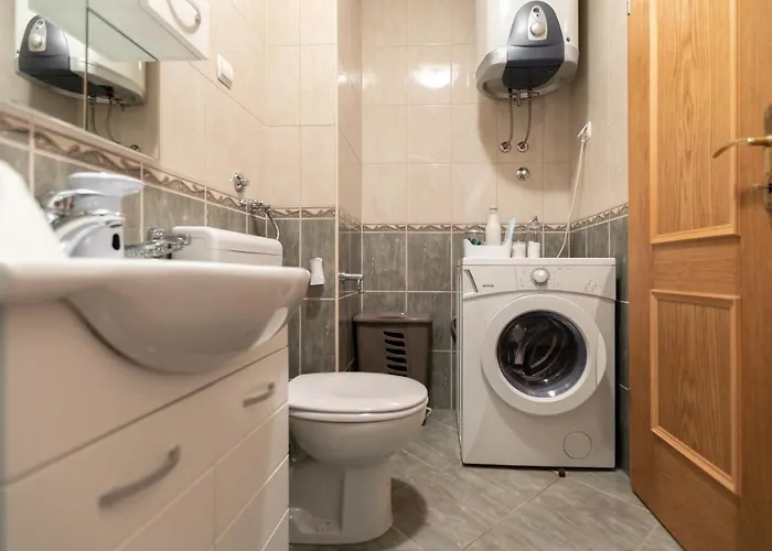Mar18 - With Private Garage Apartament *
